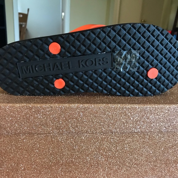 Michael Kors coral and brown flip flops size 6 - Picture 3 of 3